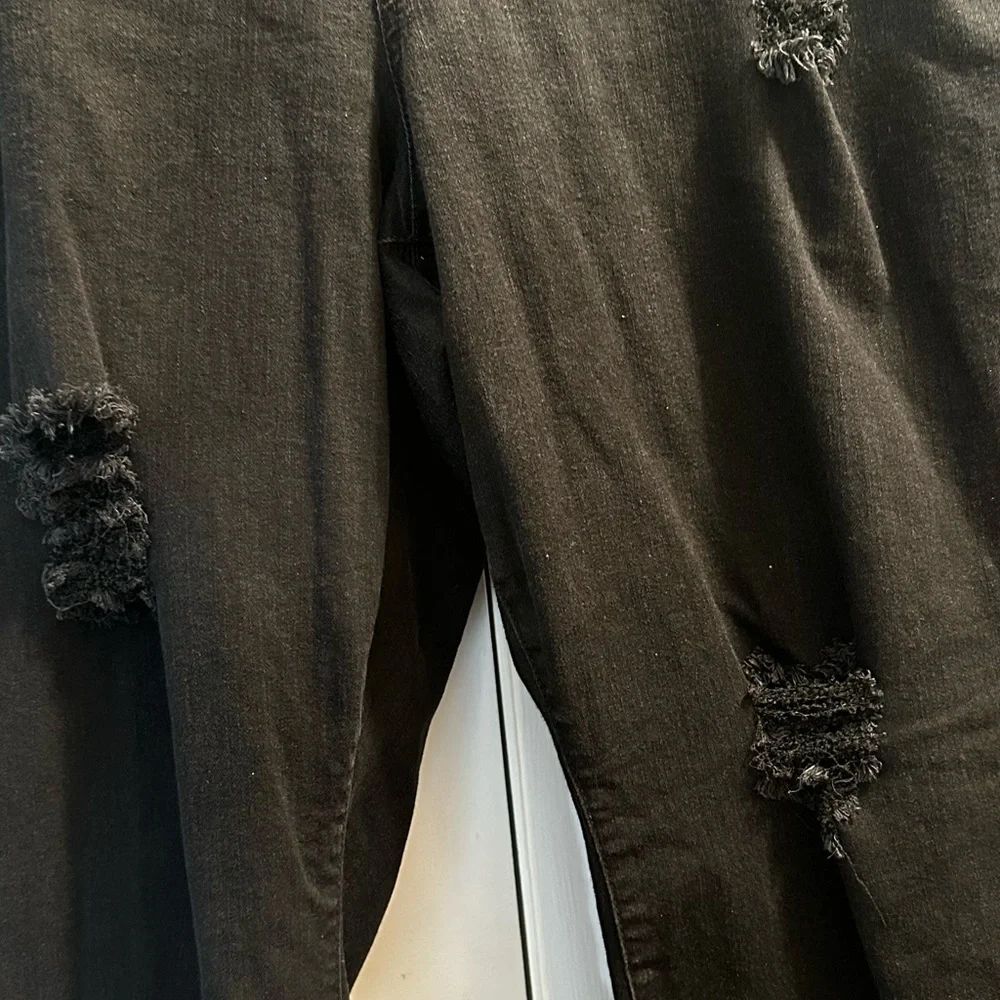 Torrid black distressed - Picture 4 of 5